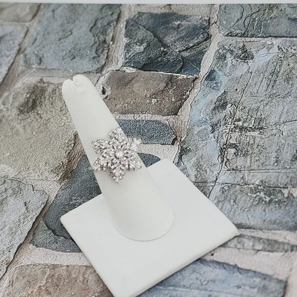 Silver Plated Cubic Zirconia Snowflake Spinner Ring Size 7 MSRP $150 - Picture 3 of 8